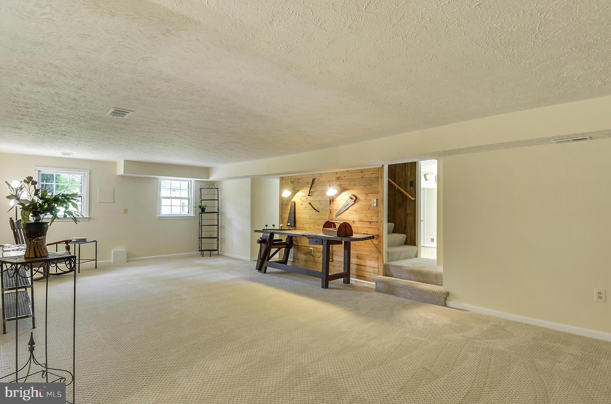 15500 Comus Road Clarksburg, MD 20871 - Photo 22 of 30 a view of a livingroom with furniture and window