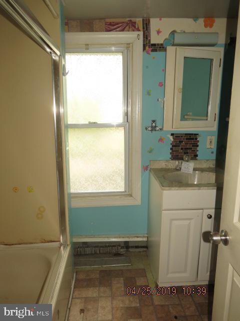 2522 Bethel Road Chester, PA 19013 - Photo 10 of 17 Bath