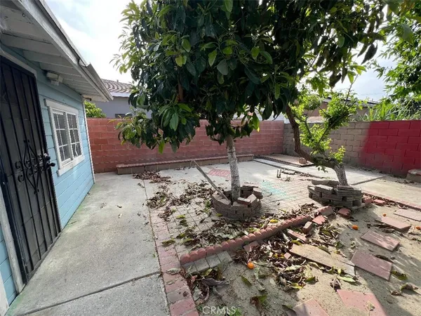 $2,500 | 2144 East Poppy Street, Unit 2, Long Beach, CA 90805