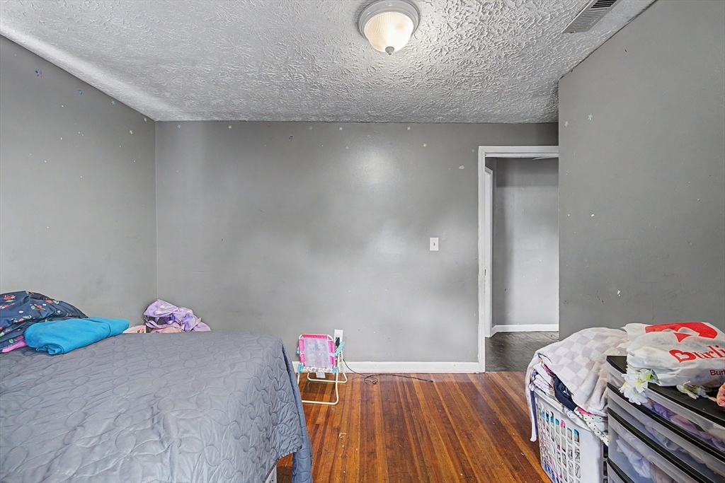 23 Jenness Street Springfield, MA 01104 - Photo 11 of 25