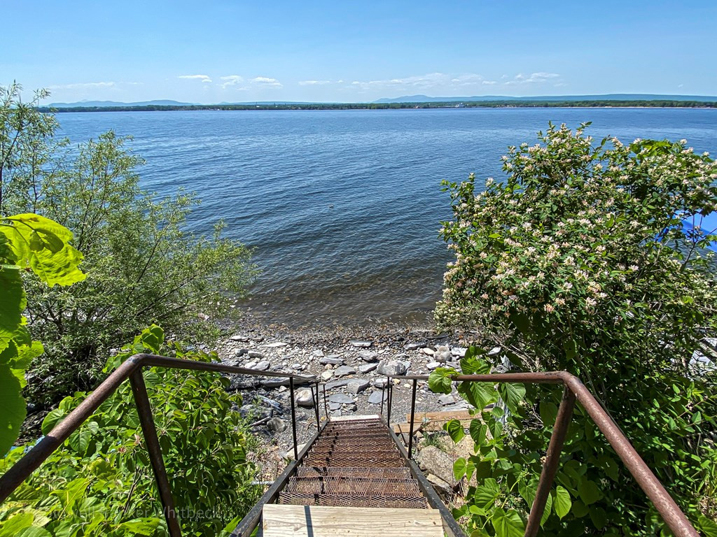 455 Cumberland Head Road Plattsburgh, NY 12901 - Photo 5 of 49 Gallery Image 5