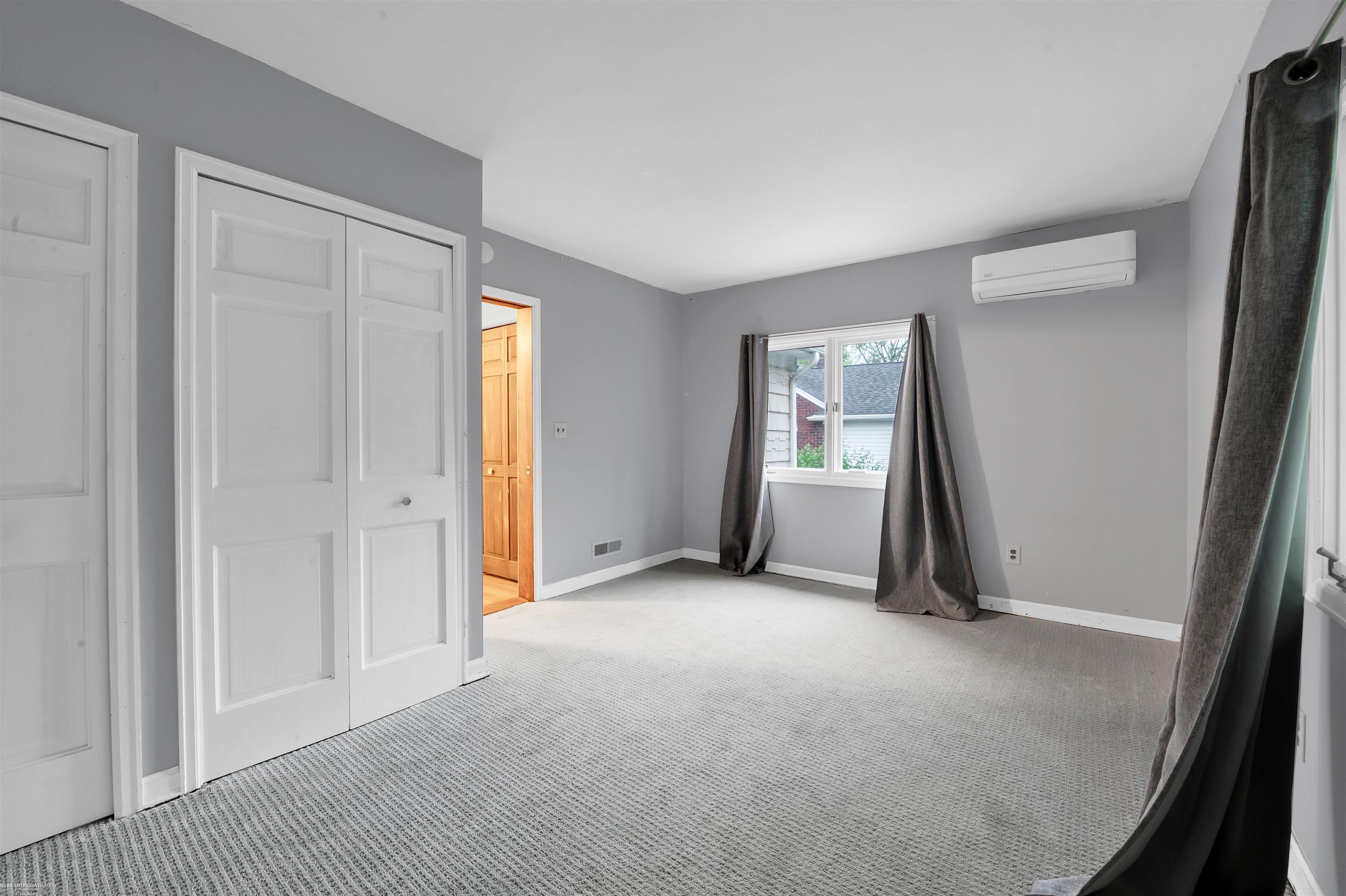893 Rivard Boulevard Grosse Pointe, MI 48230 - Photo 16 of 27 50112072-15.JPG