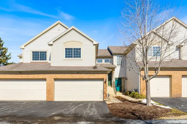 $300,000 | 315 Thornwood Way, Unit B, South Elgin, IL 60177
