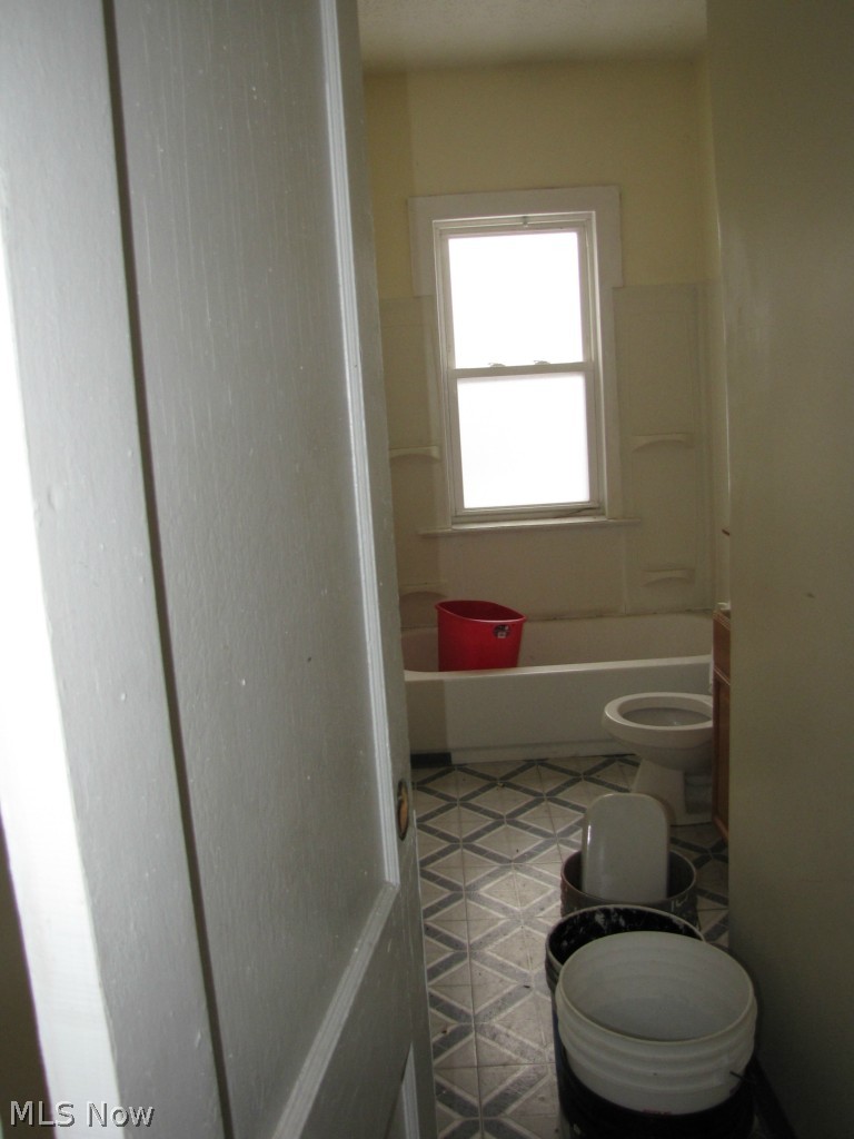 926 Lakeview Road Cleveland, OH 44108 - Photo 8 of 12