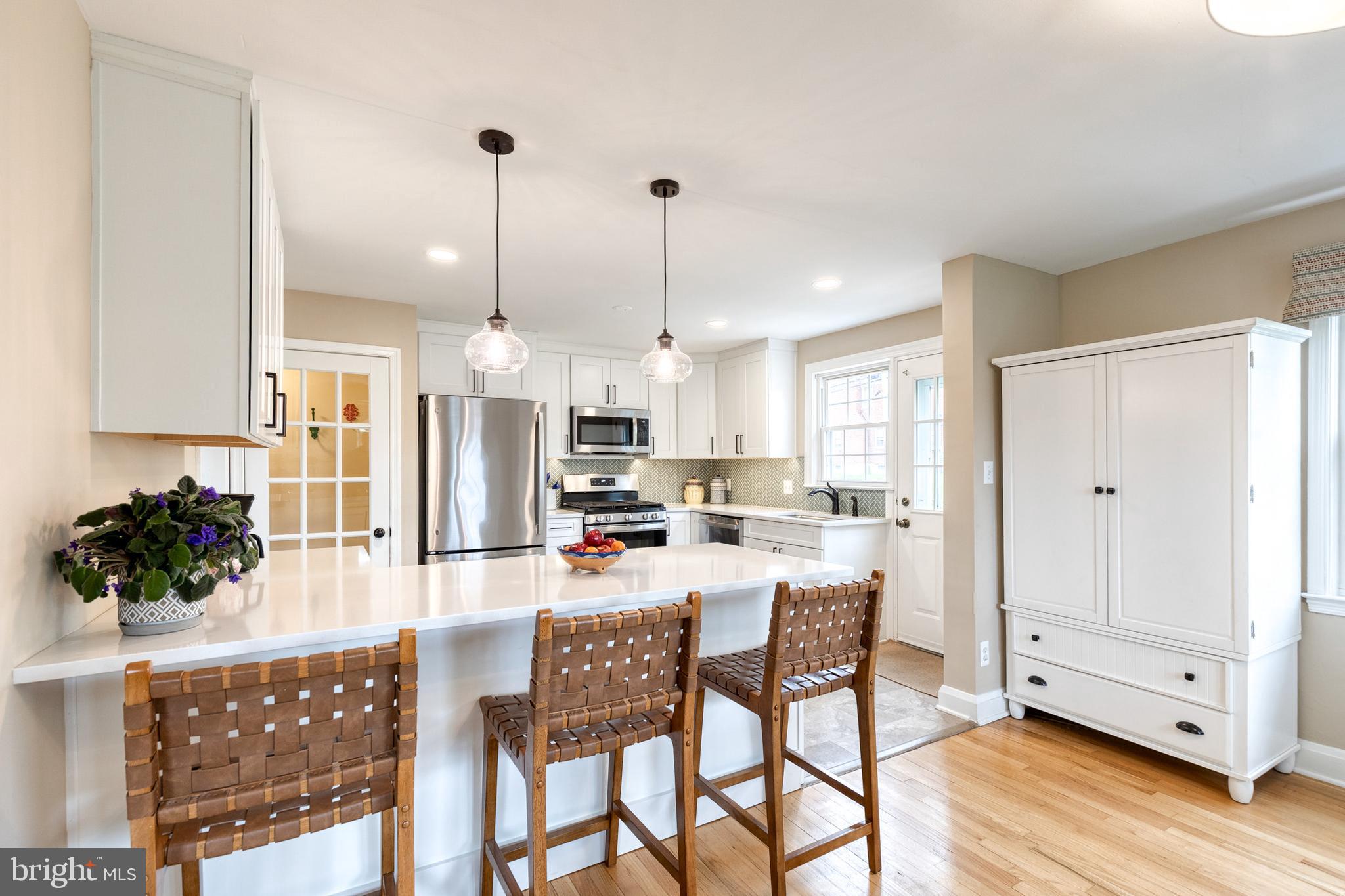 8222 Pleasant Plains Road Baltimore, MD 21286 - Photo 15 of 34 Large kitchen with peninsula and seating for 3!