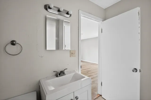 a view of utility room