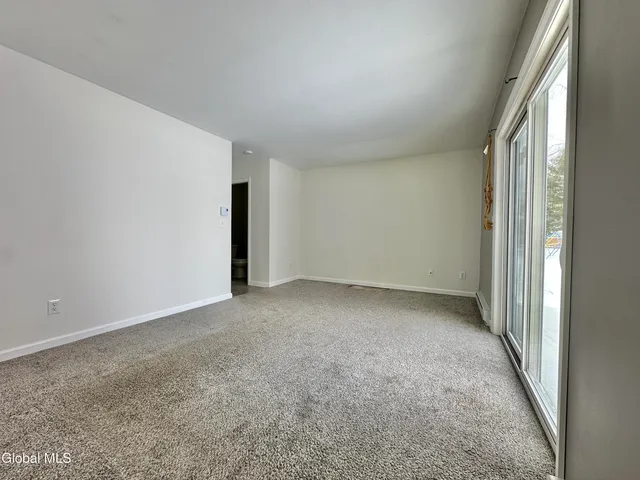 $1,750 | 31 Suncrest Drive, Unit 2, Waterford, NY 12188