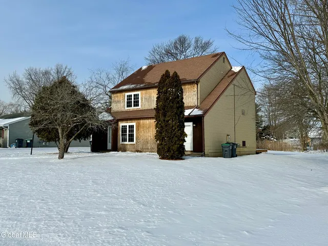 $1,750 | 31 Suncrest Drive, Unit 2, Waterford, NY 12188