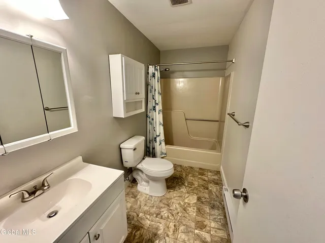 $1,750 | 31 Suncrest Drive, Unit 2, Waterford, NY 12188