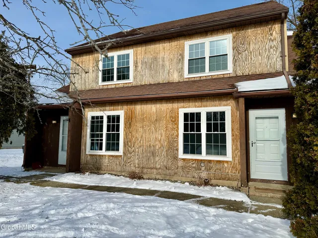 $1,750 | 31 Suncrest Drive, Unit 2, Waterford, NY 12188