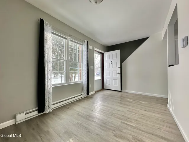 $1,750 | 31 Suncrest Drive, Unit 2, Waterford, NY 12188