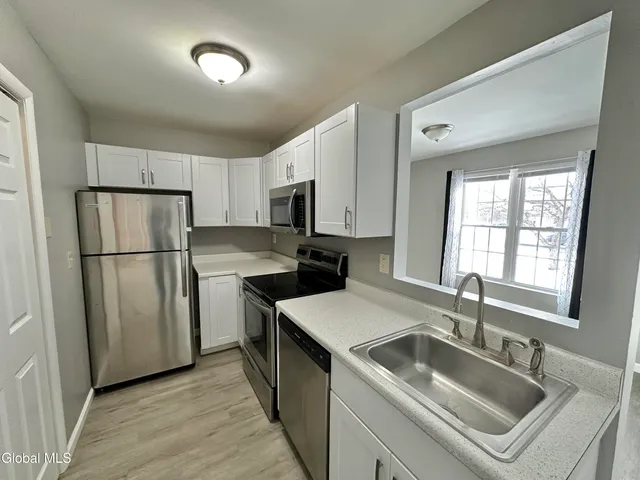 $1,750 | 31 Suncrest Drive, Unit 2, Waterford, NY 12188