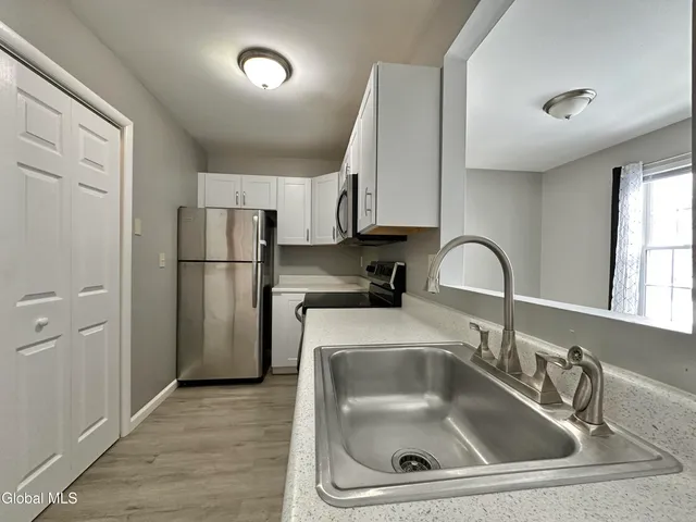 $1,750 | 31 Suncrest Drive, Unit 2, Waterford, NY 12188