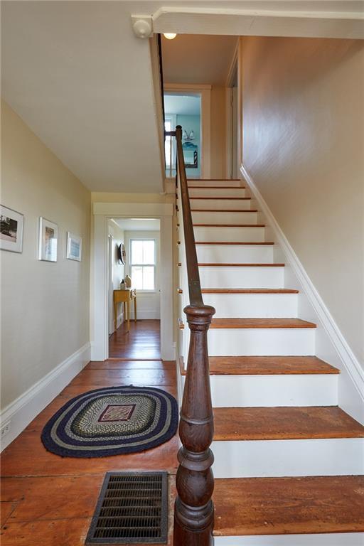546 Harrington Road Bristol, ME 04539 - Photo 21 of 31 Center hallway