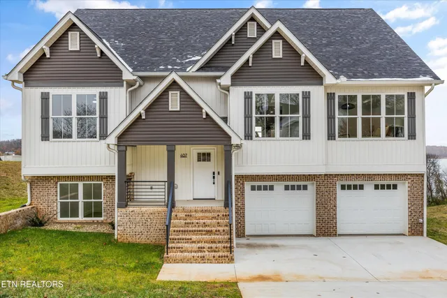 $955,000 | 407 Hampton Way, Dandridge, TN 37725