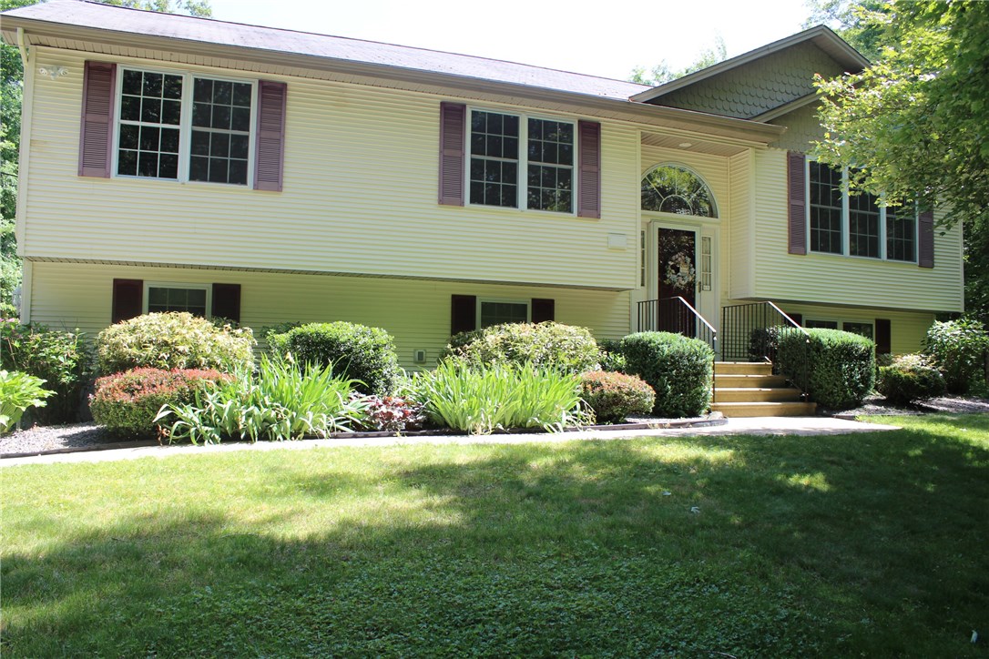 412 Rockland Road Scituate, RI 02857 - Photo 2 of 31
