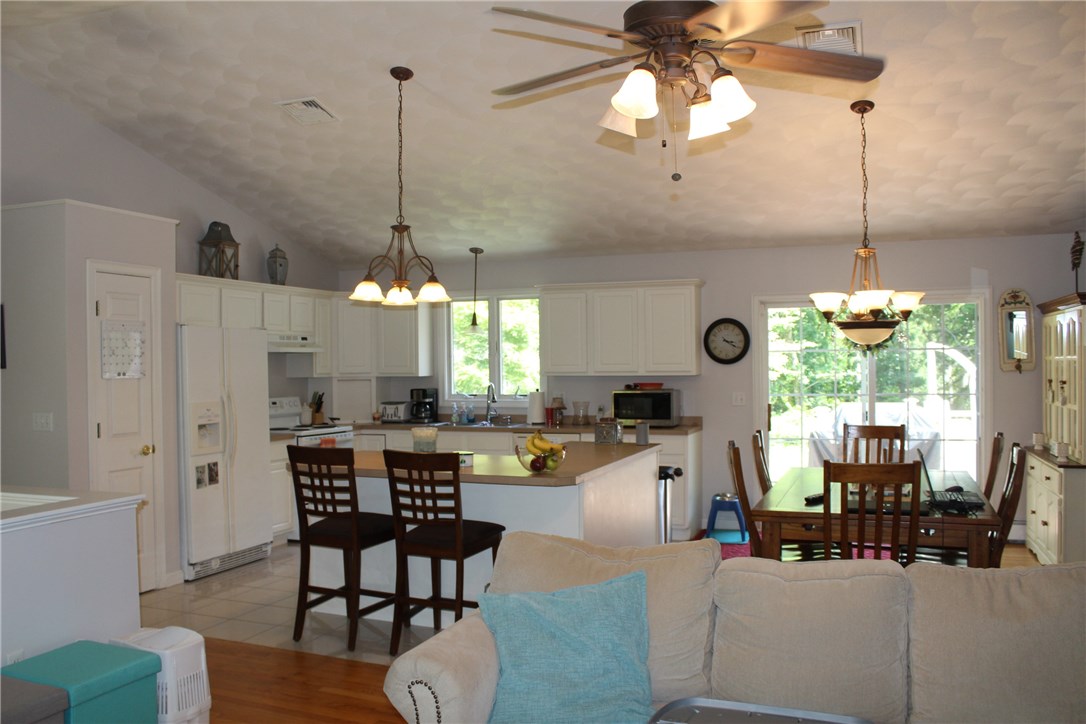 412 Rockland Road Scituate, RI 02857 - Photo 8 of 31