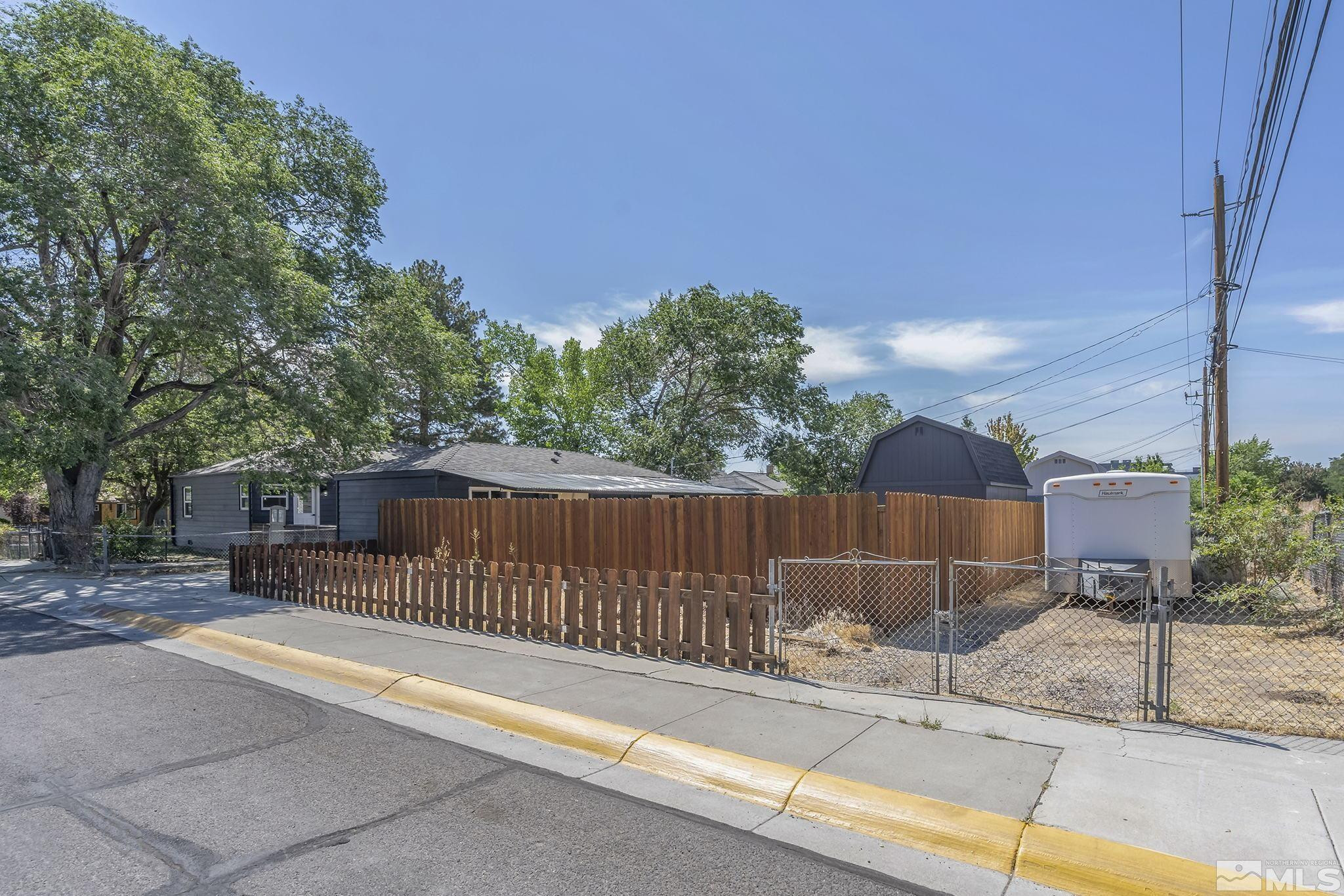 1005 Cordone Avenue Reno, NV 89502 - Photo 22 of 25 a view of a backyard