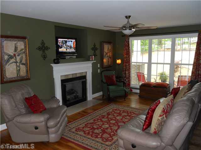 2296 Beckner Road Lexington, NC 27292 - Photo 5 of 16 Living Room.
