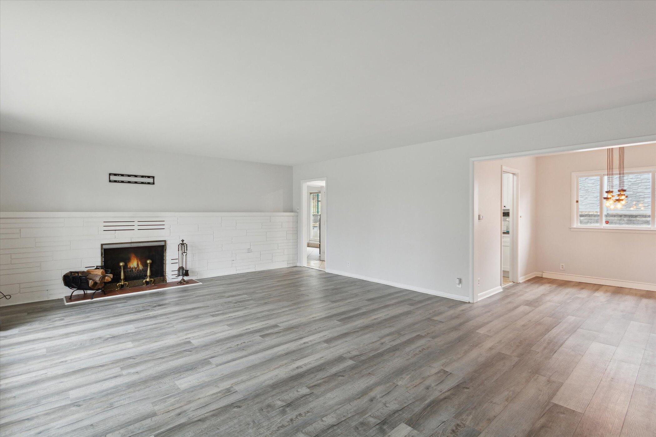 2102 Dale Road Jackson, MI 49203 - Photo 11 of 43 07-2102-Dale-Rd-WindowStill-02