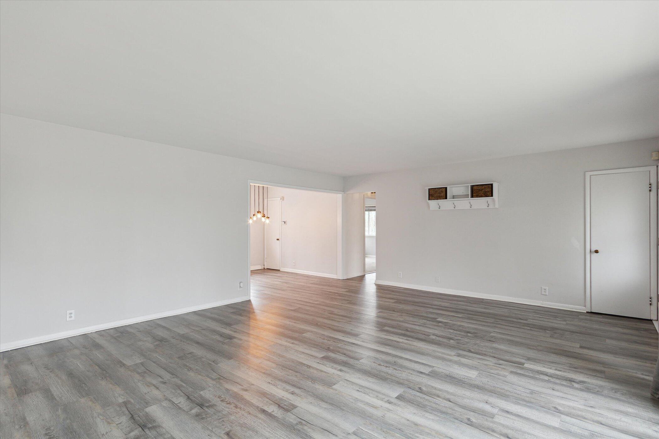 2102 Dale Road Jackson, MI 49203 - Photo 12 of 43 08-2102-Dale-Rd-WindowStill-03