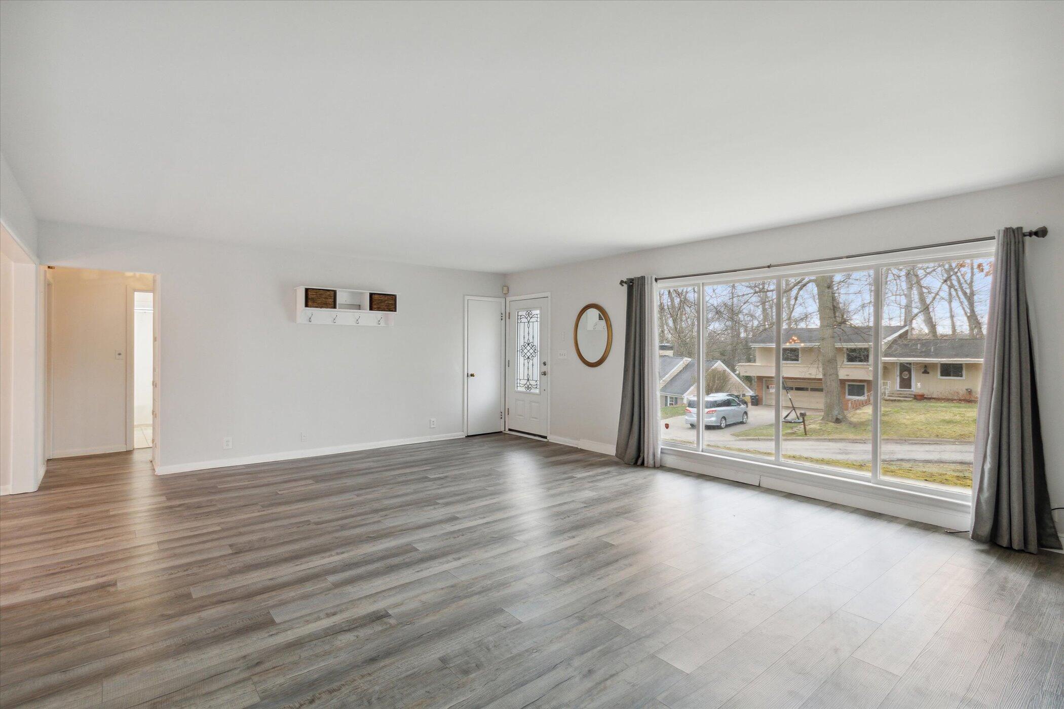 2102 Dale Road Jackson, MI 49203 - Photo 13 of 43 09-2102-Dale-Rd-WindowStill-04