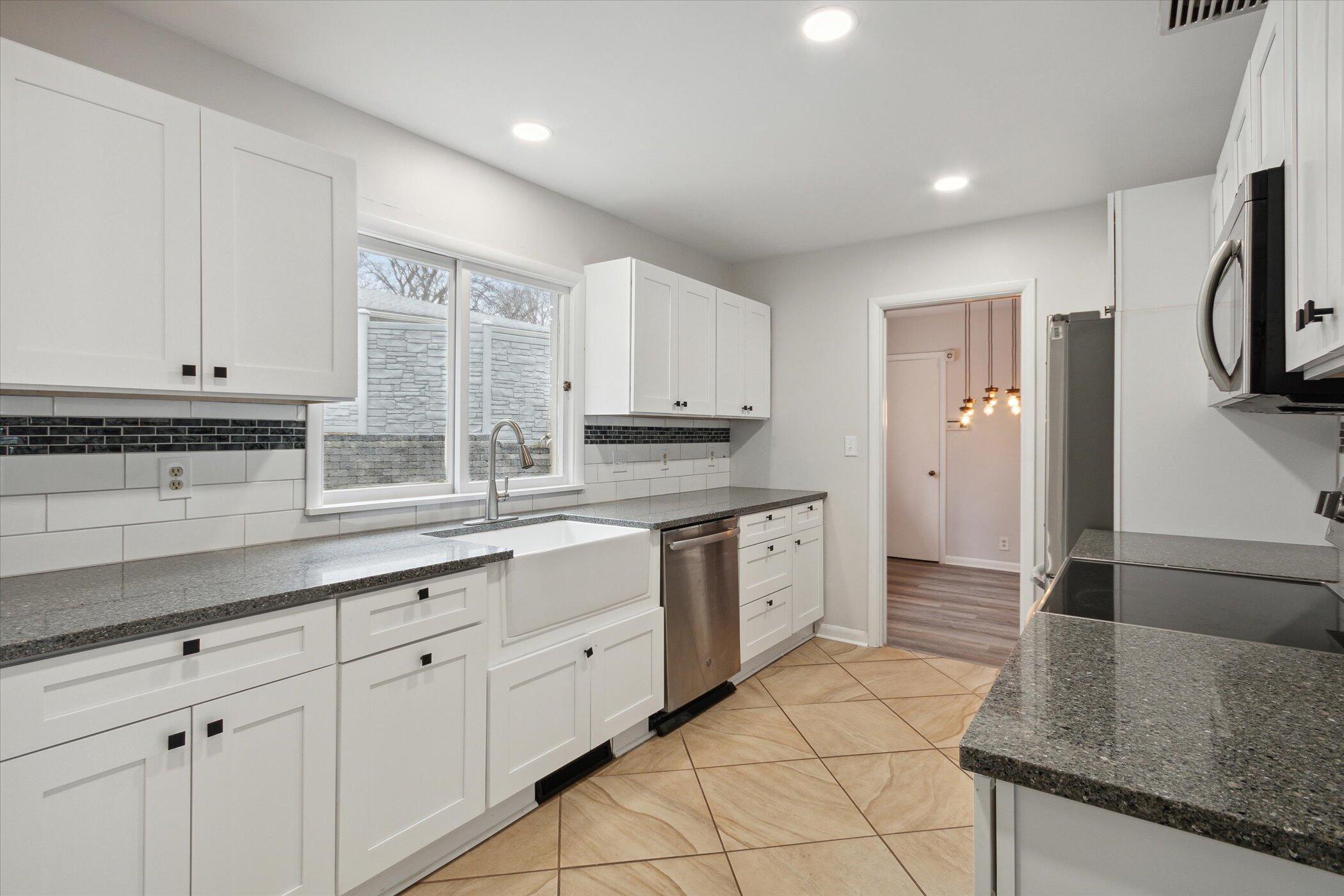 2102 Dale Road Jackson, MI 49203 - Photo 15 of 43 11-2102-Dale-Rd-WindowStill-24