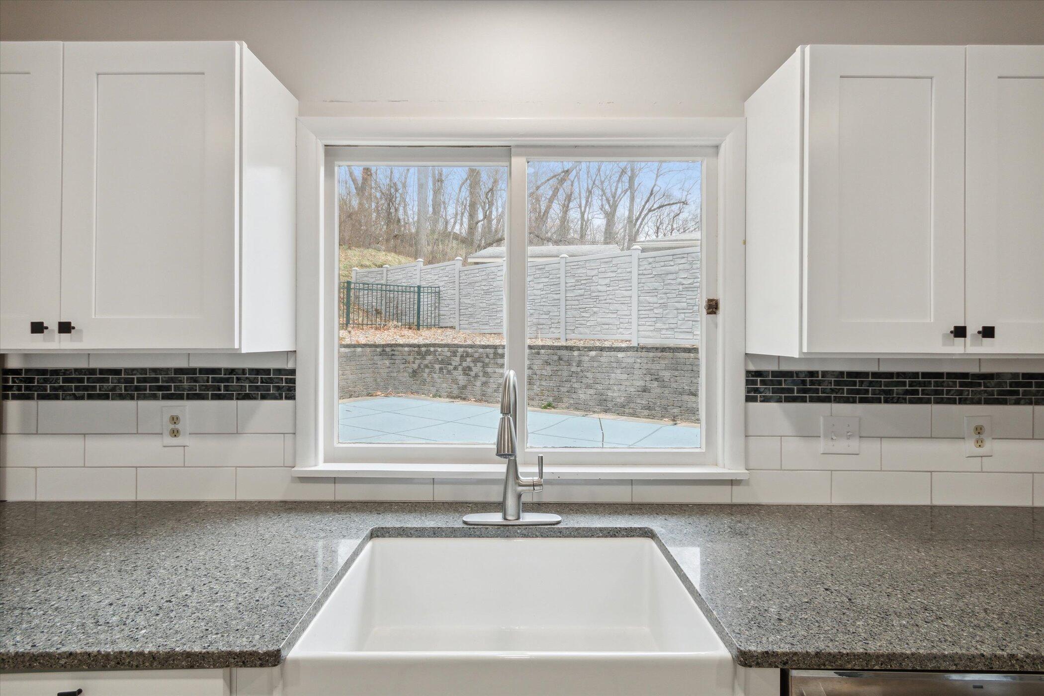 2102 Dale Road Jackson, MI 49203 - Photo 19 of 43 15-2102-Dale-Rd-WindowStill-28