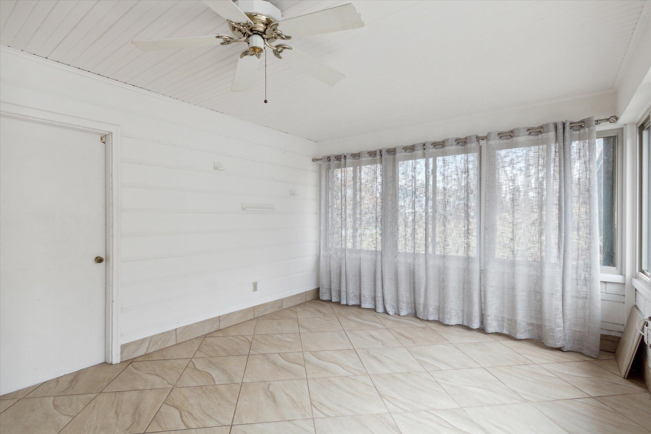 2102 Dale Road Jackson, MI 49203 - Photo 34 of 43 30-2102-Dale-Rd-WindowStill-20