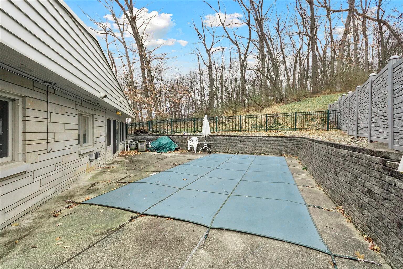 2102 Dale Road Jackson, MI 49203 - Photo 42 of 43 Pool (2)