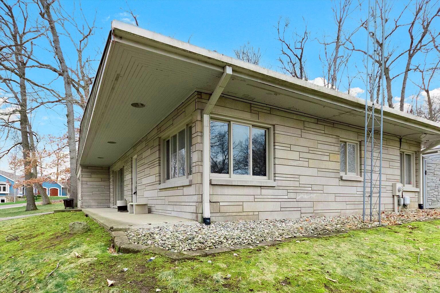 2102 Dale Road Jackson, MI 49203 - Photo 6 of 43 Side
