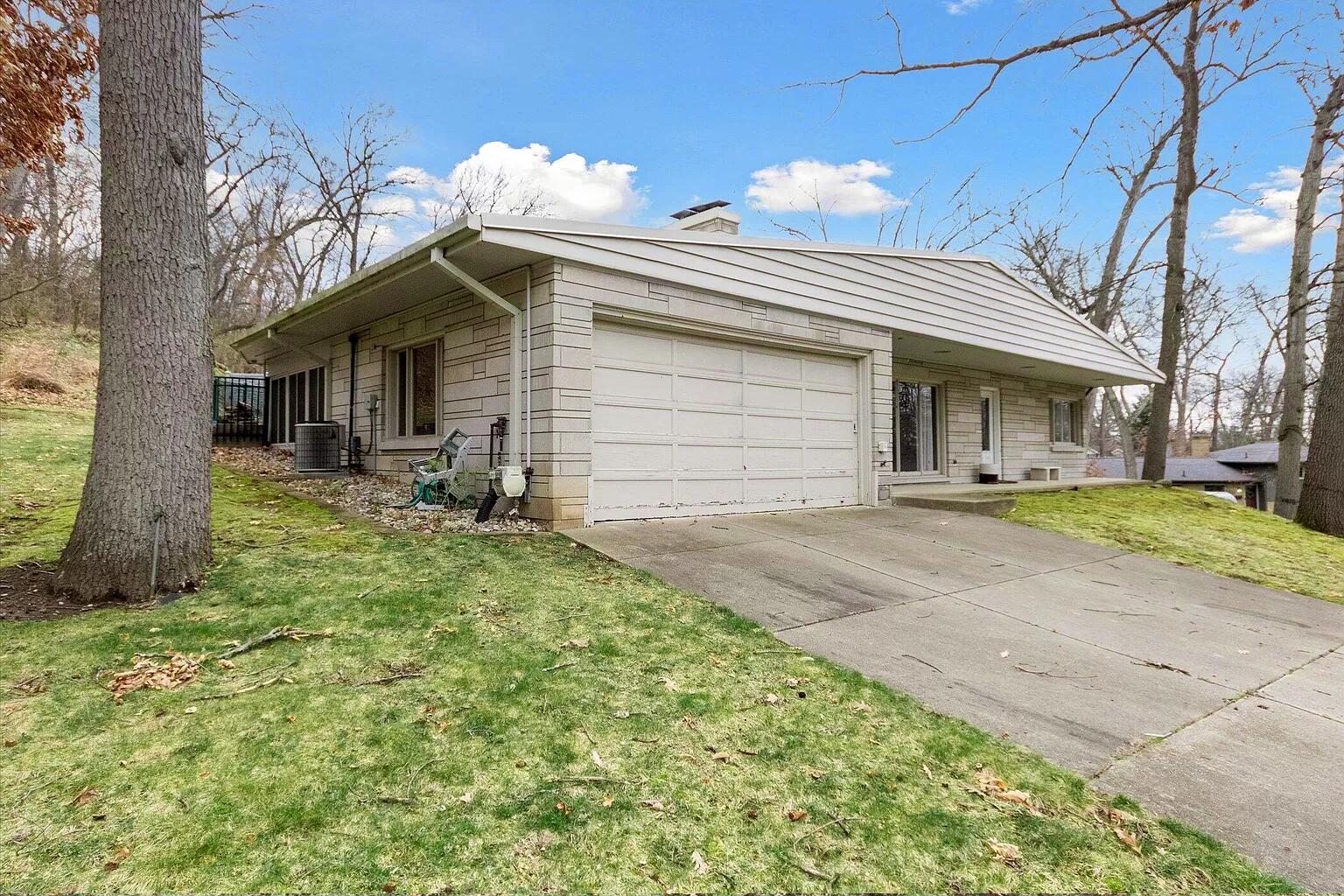 2102 Dale Road Jackson, MI 49203 - Photo 7 of 43 Pic 2