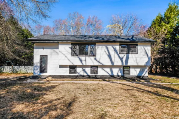 $499,000 | 15 Whiteford Drive, Pleasant Valley, NY 12569