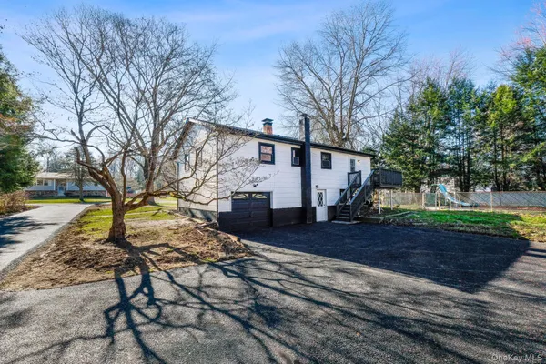 $499,000 | 15 Whiteford Drive, Pleasant Valley, NY 12569