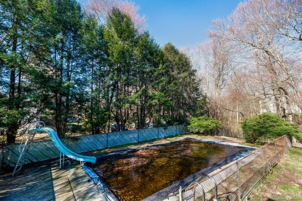 $499,000 | 15 Whiteford Drive, Pleasant Valley, NY 12569