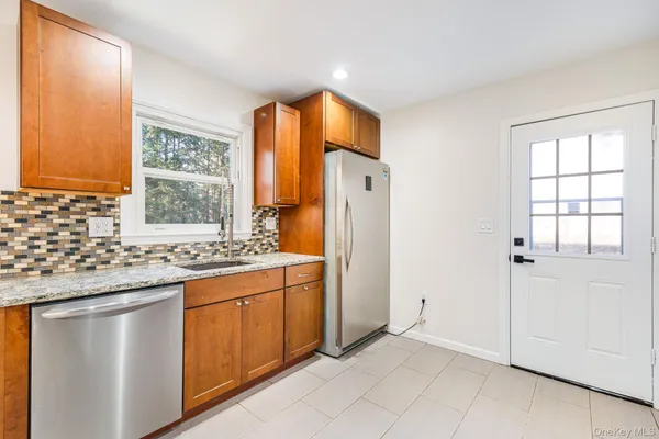 $499,000 | 15 Whiteford Drive, Pleasant Valley, NY 12569