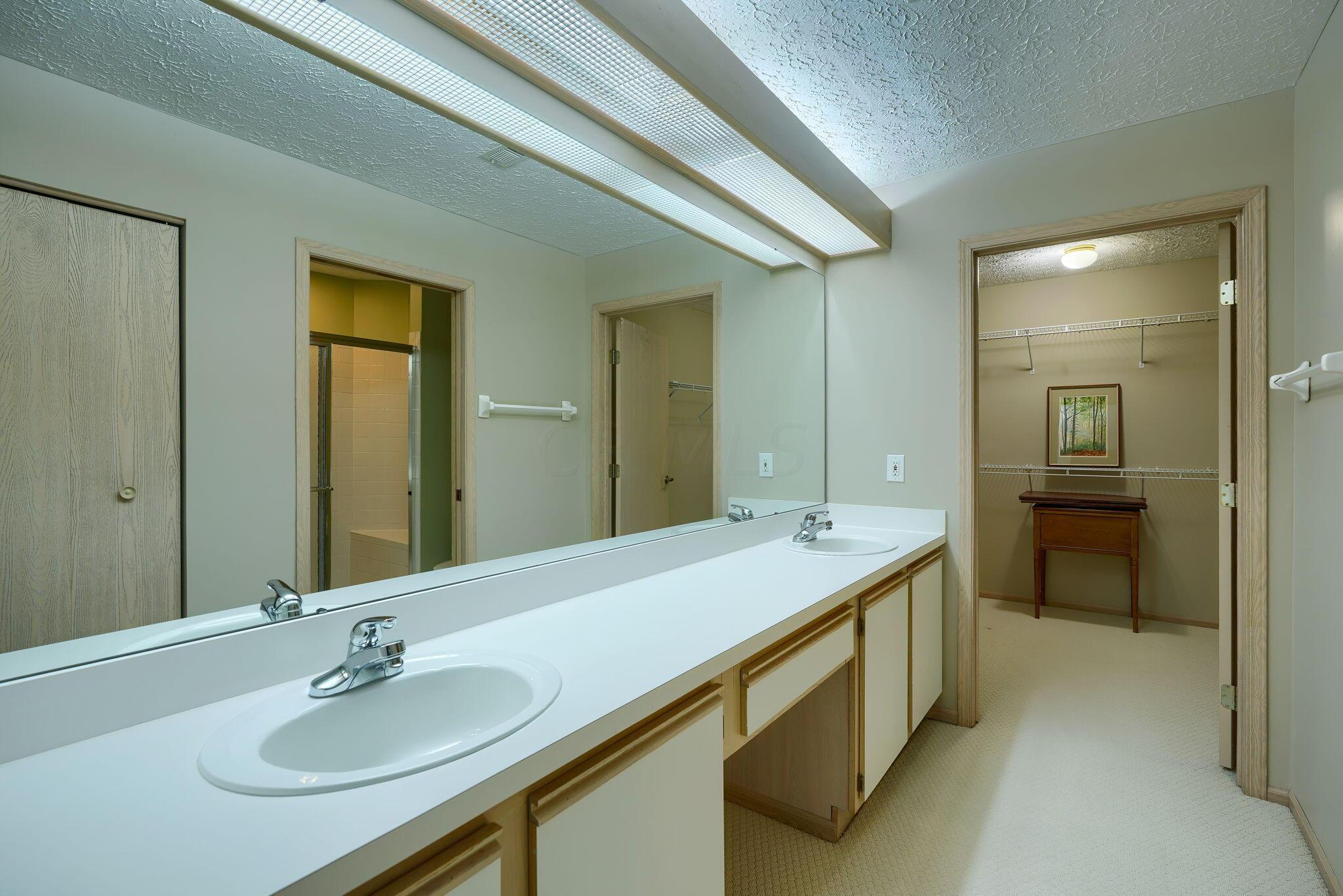 830 Windward Way, Unit 1 Columbus, OH 43230 - Photo 19 of 30 Primary bath