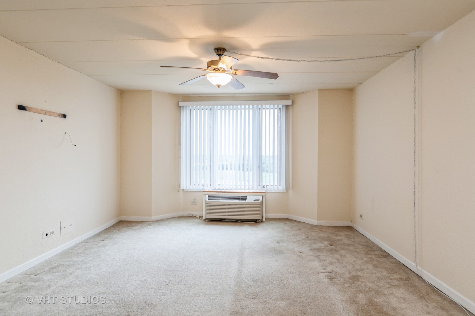 1 Renaissance Place, Unit 1216 Palatine, IL 60067 - Photo 6 of 16 a view of an empty room with a window