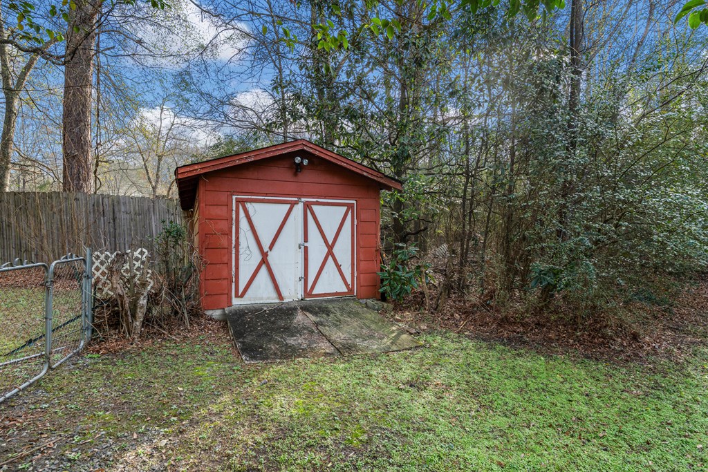 7310 Macon Road Columbus, GA 31907 - Photo 26 of 28 a backyard of a house with seating space