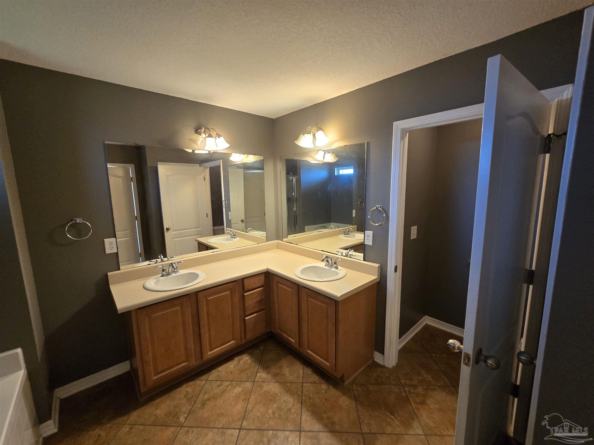 2320 Badger Circle Cantonment, FL 32533 - Photo 5 of 10