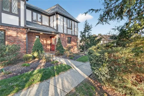 $389,900 | 1585 Stone Mansion Drive, Sewickley, PA 15143