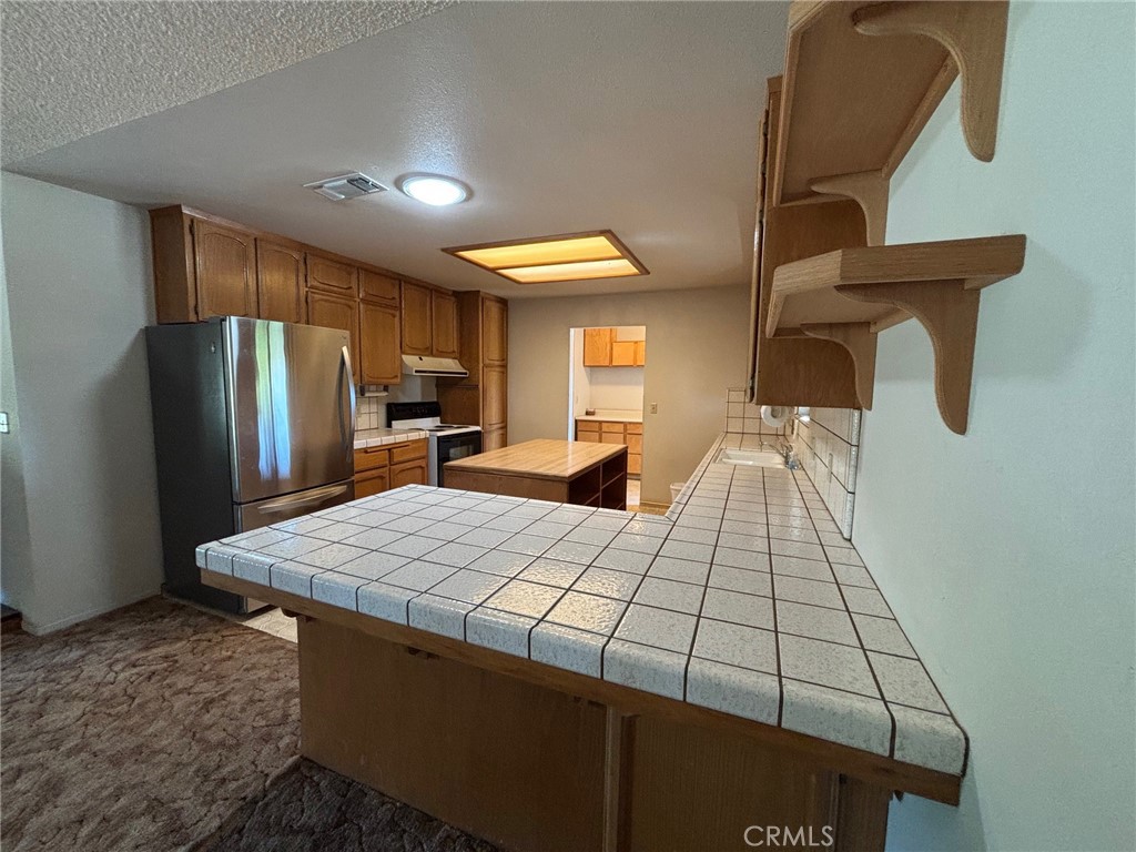 4918 Indian Peak Road Mariposa, CA 95338 - Photo 12 of 39 a bedroom with a bed and a large mirror