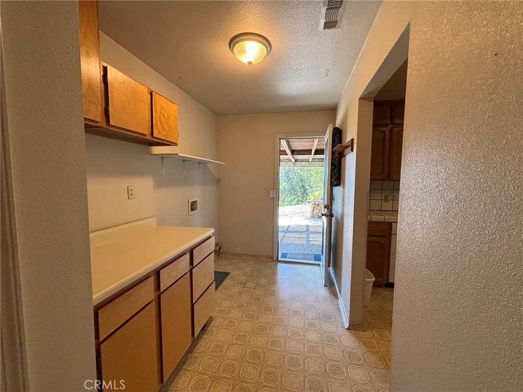 4918 Indian Peak Road Mariposa, CA 95338 - Photo 16 of 39 a hallway with cabinets