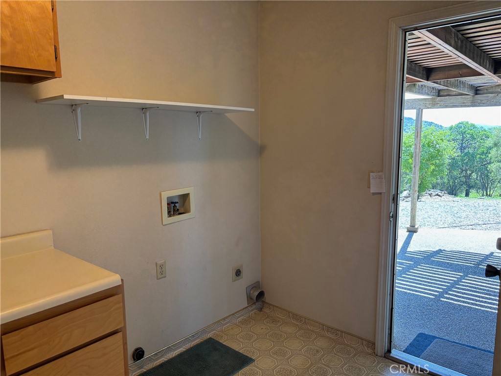 4918 Indian Peak Road Mariposa, CA 95338 - Photo 17 of 39 a view of utility room