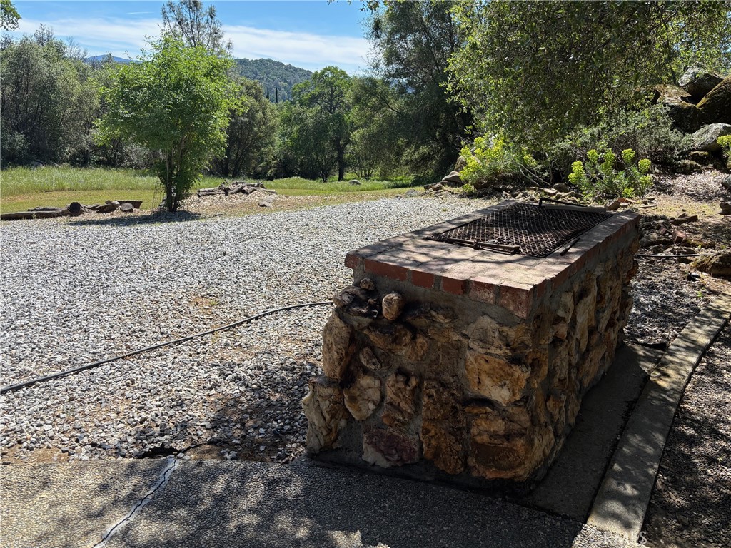 4918 Indian Peak Road Mariposa, CA 95338 - Photo 35 of 39 a view of a backyard of the house