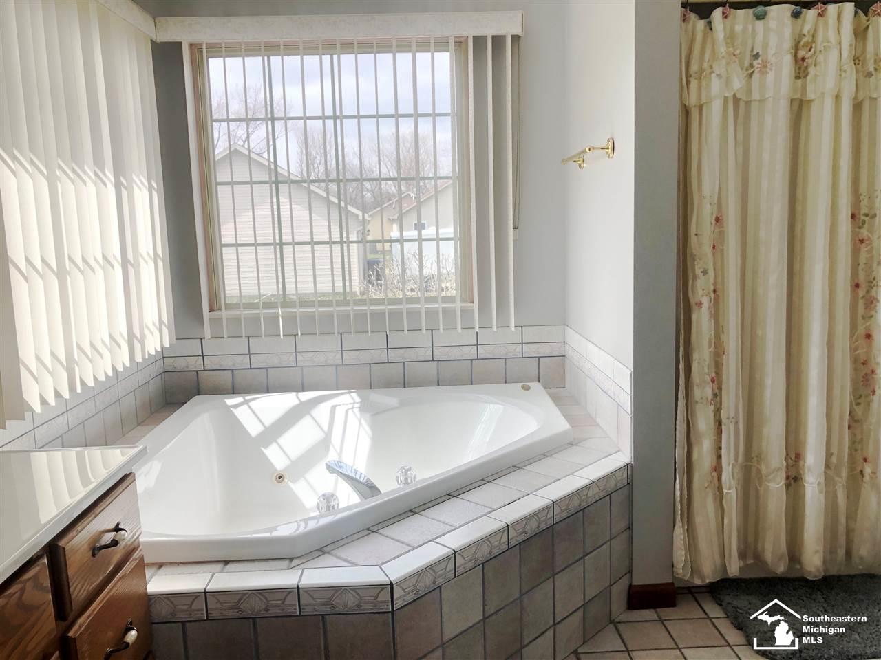 3296 3rd Street Monroe, MI 48162 - Photo 10 of 18 50069097-9.JPG