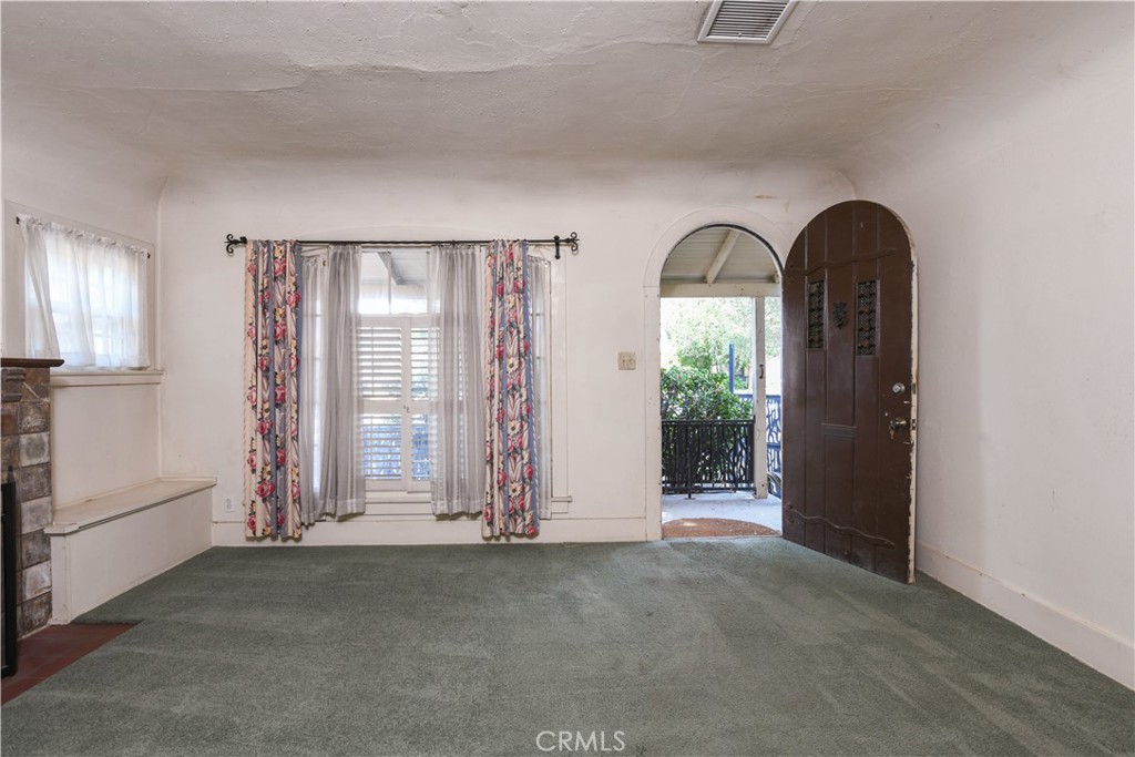 3045 Cedar Street Riverside, CA 92501 - Photo 2 of 21 Living room