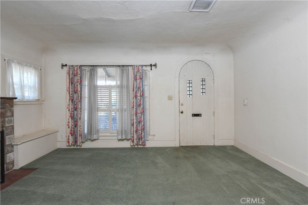 3045 Cedar Street Riverside, CA 92501 - Photo 3 of 21 Living room