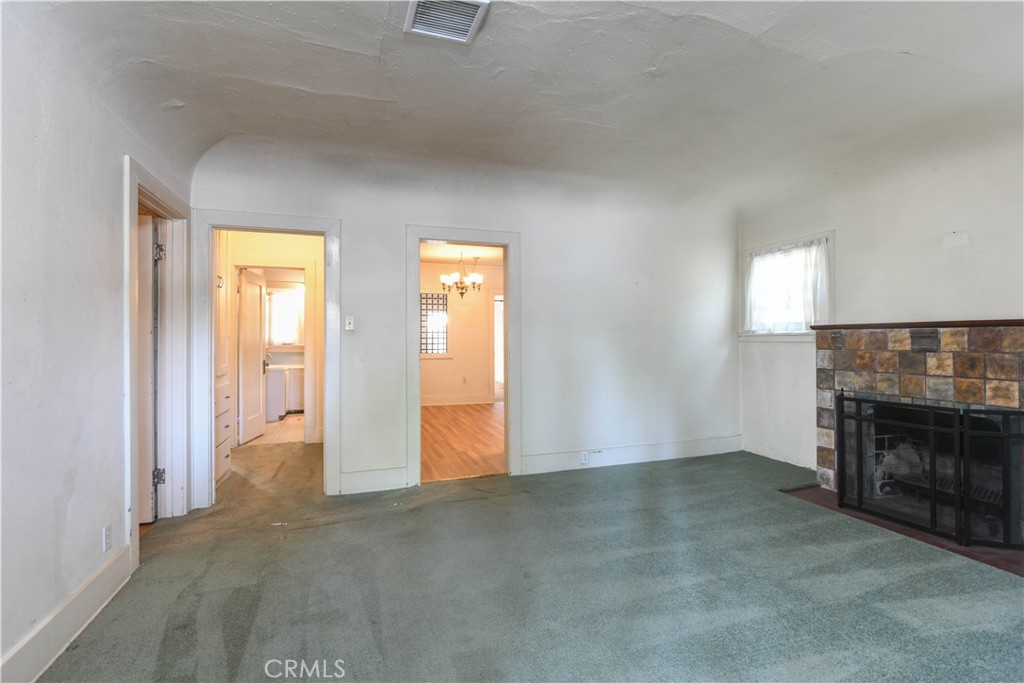 3045 Cedar Street Riverside, CA 92501 - Photo 4 of 21 Living room