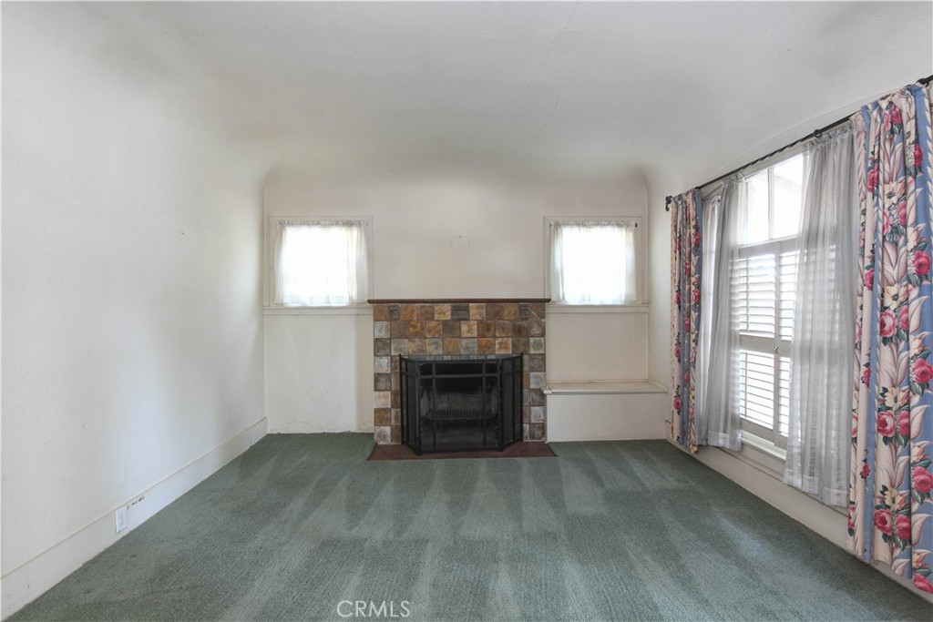 3045 Cedar Street Riverside, CA 92501 - Photo 5 of 21 Living room